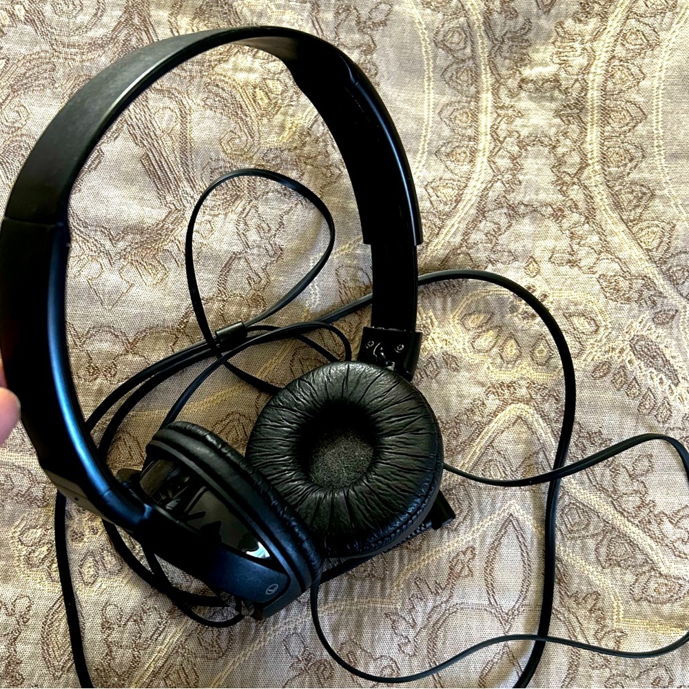 Sony travel noise cancelling headphones. Excellent used condition